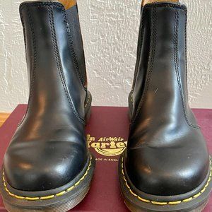Dr. Martens 2976 Vintage Made in England Chelsea Boots